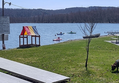 kayaking_at_lake
