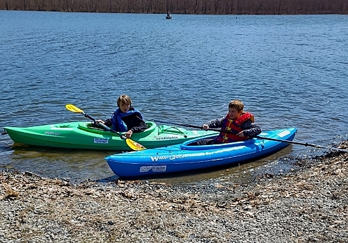 two_kids_in_Kayaks